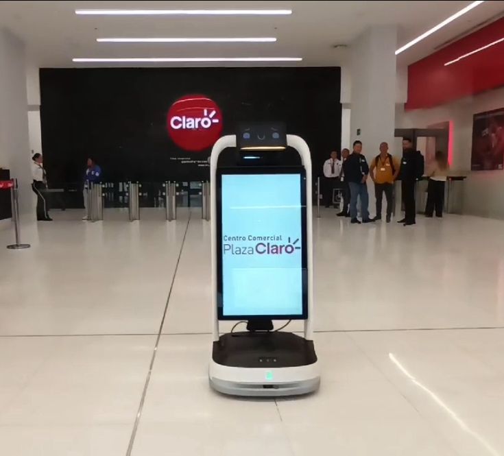 PuduBot2 con Andiseg – Alianza Publicitaria en Plaza Claro